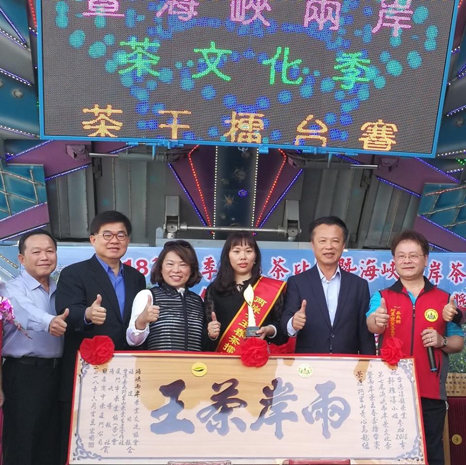 傳嘉義市長黃敏惠(左三)有意找行政院雲嘉南聯合服務中心副執行長徐文志(左二)出任副手。資料照片。 圖：翻攝徐文志臉書