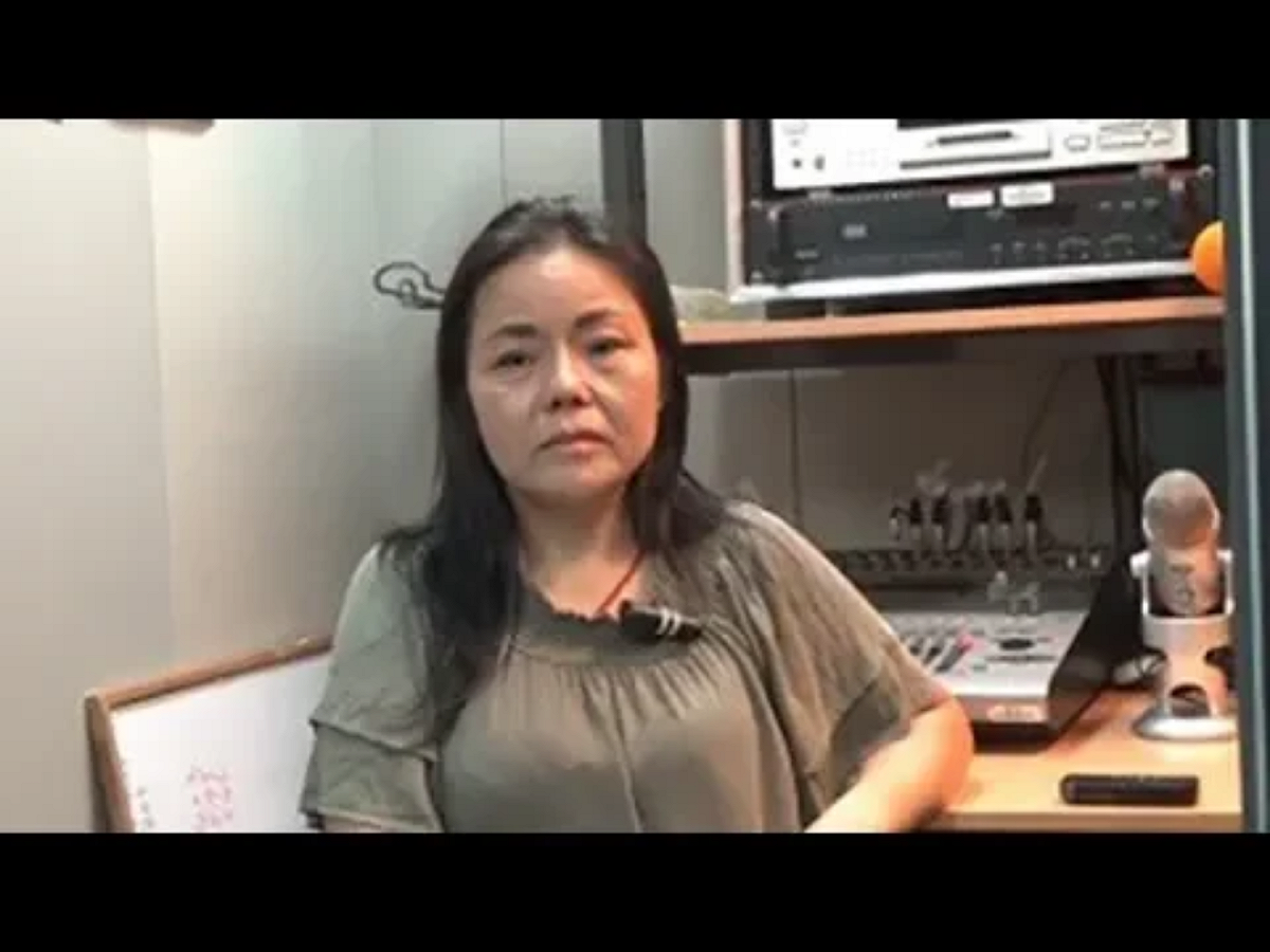 黃燕昨天深夜搭機赴美，已於台北時間今天中午12時左右抵達洛杉磯，將由美國華裔牧師、對華援助協會創始人傅希秋接待。 圖：翻攝自Youtube