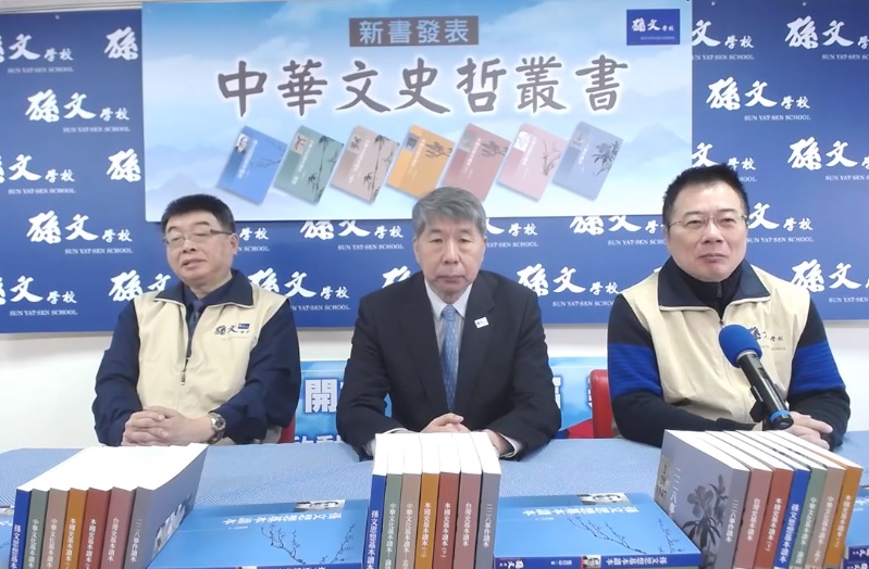 國民黨前立委邱毅、蔡正元，左酸馬英九賣萌討好是弱智化行為，右諷王金平出書是為了推舉自己。 圖：翻攝自蔡正元臉書