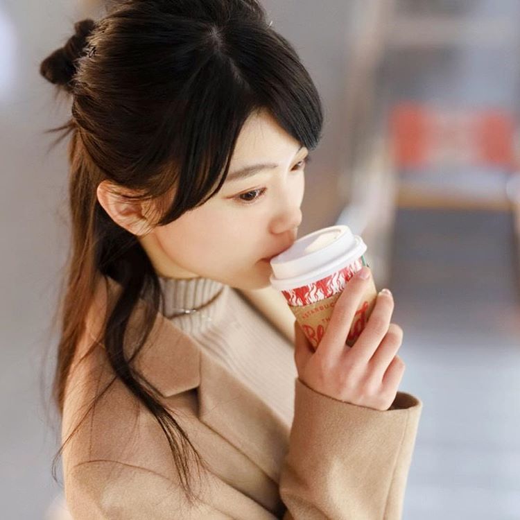 日本正妹「ましゅろ」被發現撞臉台北市議員高嘉瑜。 圖：截自photomasyuro（ましゅろ〜）IG