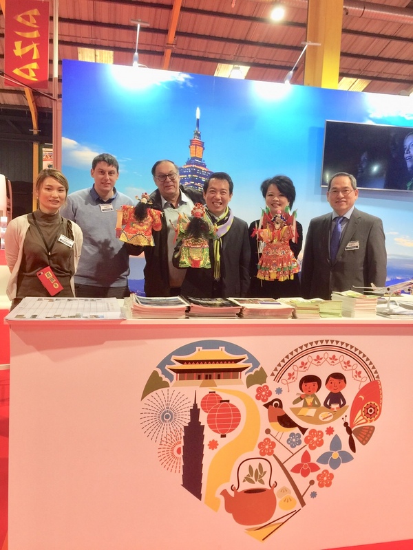 中華民國駐愛爾蘭代表處今年第9度參加都柏林國際旅遊展，25日下午由駐愛爾蘭代表楊子葆（右3）主持開幕式。 圖：駐愛爾蘭代表處提供