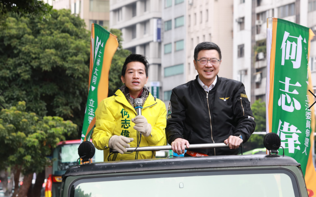 卓榮泰陪同何志偉車隊掃街。 圖：卓榮泰辦公室提供