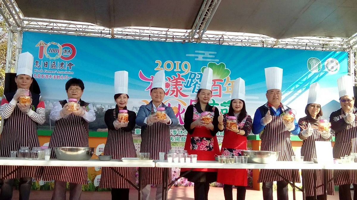 青年農民食農教育體驗營稻香忘憂谷-醃蘿蔔DIY。 圖：台中市政府/提供