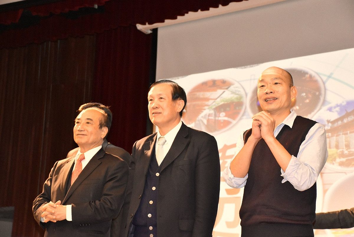 王金平(左)牽線介紹賴正鎰(中)來高雄，韓國瑜(右)心存感激。 圖：孫家銘／攝