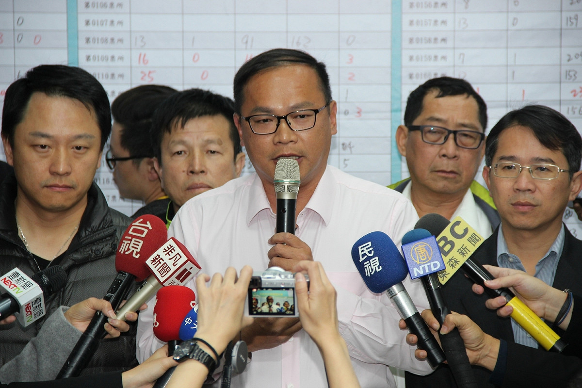 台中市前交通局長王義川對台中市議員楊正中今（21）日透過直播表示「四年來山手線，一場兒戲、一場騙局」做出回應。 圖：王義川競選總部/提供