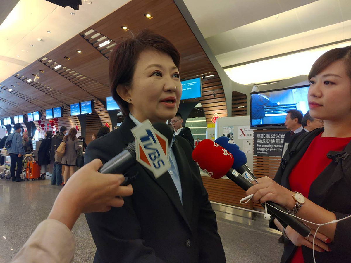 台中市長盧秀燕上任後首度出國，連行李都沒帶。 圖 : 台中市政府/提供
