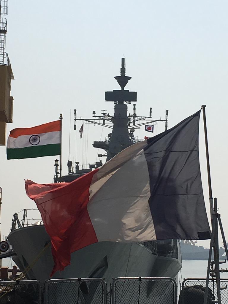 法國FNS Cassard飛彈驅逐艦停靠孟買，齊格勒表示是馬克宏政府展現加強與印度海上軍事合作決心。 圖：翻攝齊格勒推特