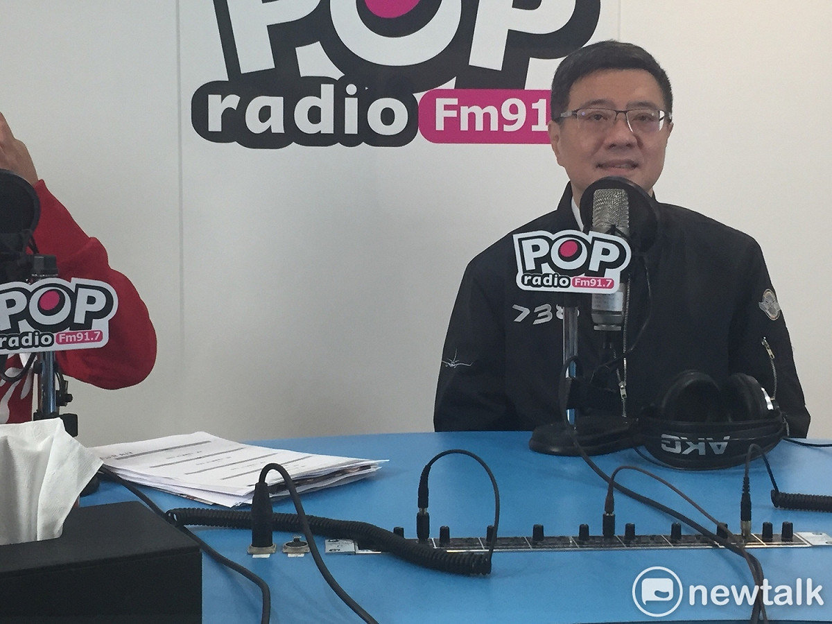 民進黨主席卓榮泰上午接受《POP搶先爆》廣播專訪。 圖：趙婉淳／攝