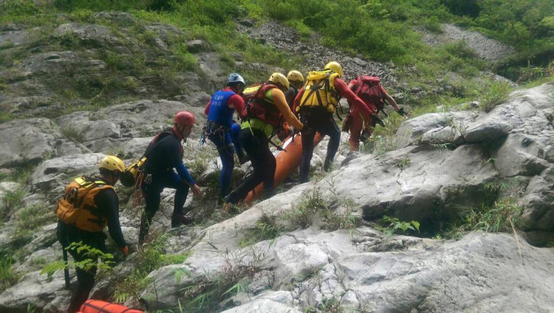 近年山難案件頻傳，台中、南投、花蓮、屏東等縣市相繼訂定「登山活動管理自治條例」。 圖：花蓮縣消防局/提供