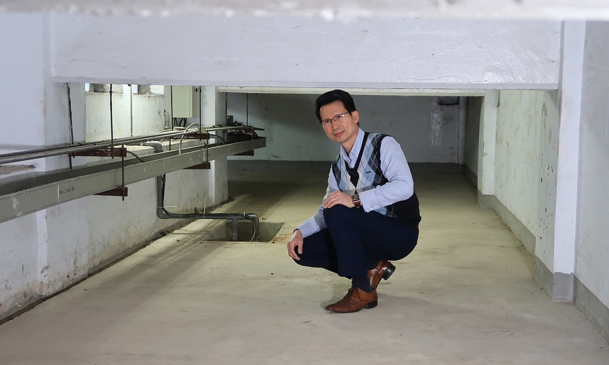 行政院建築物地下防空通道，最低之處僅70公分高而已。 圖：林朝億/攝