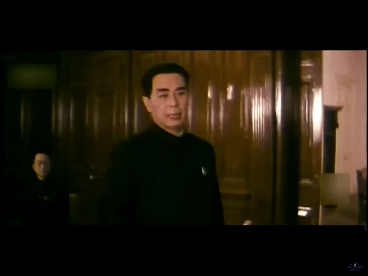 黃凱是總政話劇團台柱，在《開國大典》、《重慶談判》、《毛澤東和他的兒子》、《第二次採訪》、《決戰之後（上下）》等多部為中共歌功頌德影視片中飾演周恩來。為讓周恩來的形象「光輝照人」，黃凱大量收集資料，將周恩來在螢幕上塑造成了一個「可信可敬的偉人形象」。 圖：翻攝自Youtube
