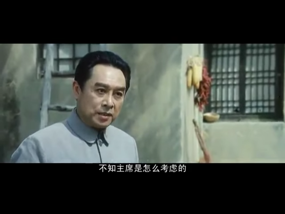 成了特型演員後，蘇林為了演好周恩來，刻苦學習周恩來家鄉的語言、語調，檢視相關美化周恩來的影片及書籍。 圖：翻攝自Youtube