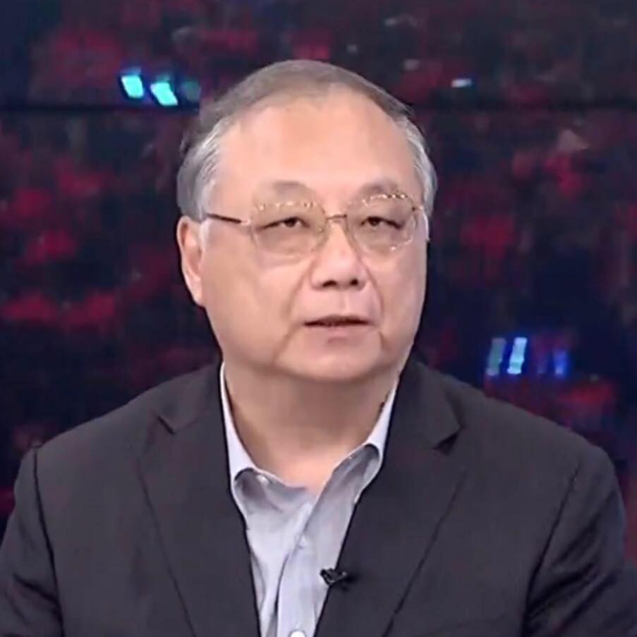 文化大學競爭力研究中心主任杜紫宸30日再度以「資安經濟學」為題在臉書發文，批評禁用華為手機是「政治上獻媚於川普，其實並無真正的實效。」 圖：翻攝杜紫宸臉書