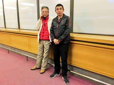 兩名持大陸護照的男子去年9月過境台灣時，聲稱遭迫害申請政治庇護，滯留桃園機場管制區4個多月，兩人在30日飛往第三地並於深夜入境台灣，讓長達4個多月的等待有了完美結局。 圖：中央社