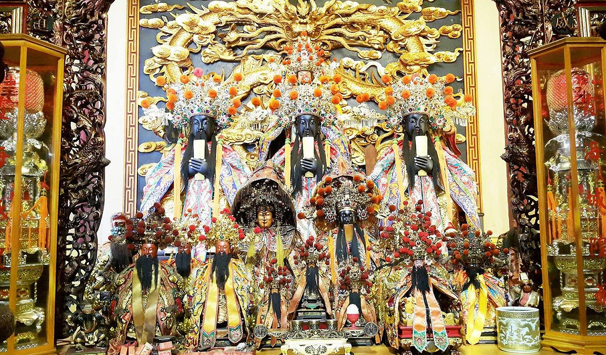 「松山霞海城隍廟」內供奉的財神是五路武財神，而廟內的財神殿，可以祈求發財金，據說相當靈驗。 圖：取自松山霞海城隍廟-五路財神臉書粉絲專頁