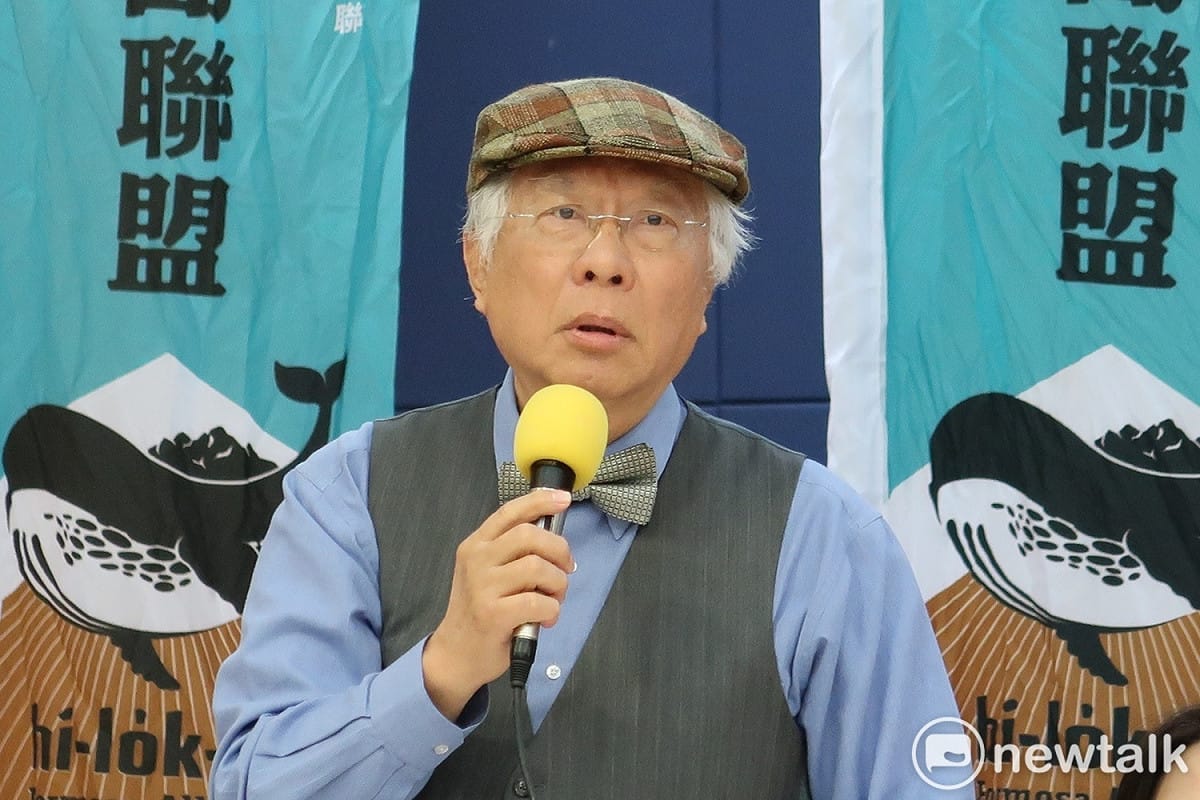 民報創辦人陳永興痛斥拒絕修改公投法的總統與立委，把人民當白癡。 圖：林朝億/攝