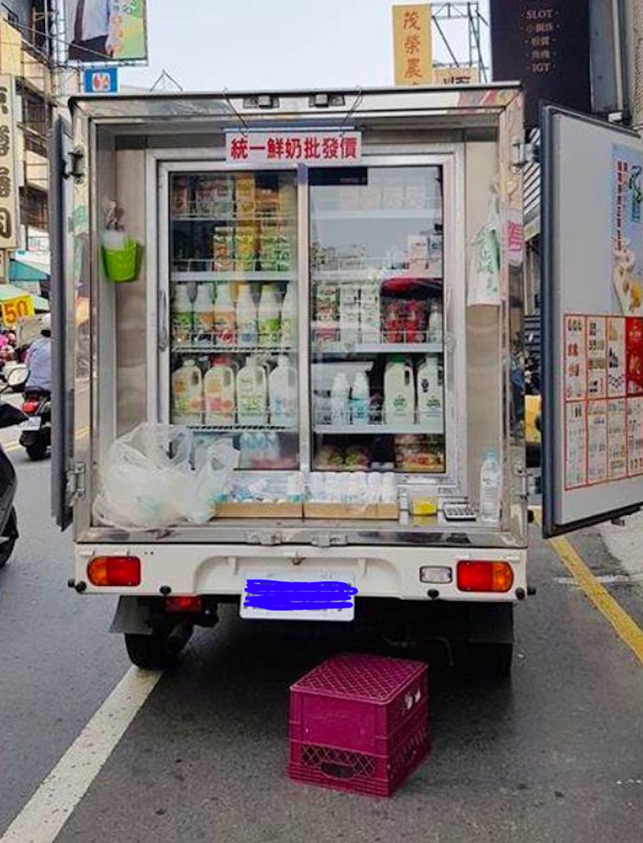 有網友分享自己遇到隱藏版「統一小蜜蜂」的經驗，它行蹤十分神秘、神出鬼沒，上門的多半都是熟門熟路的內行客。 圖／翻攝自爆廢公社