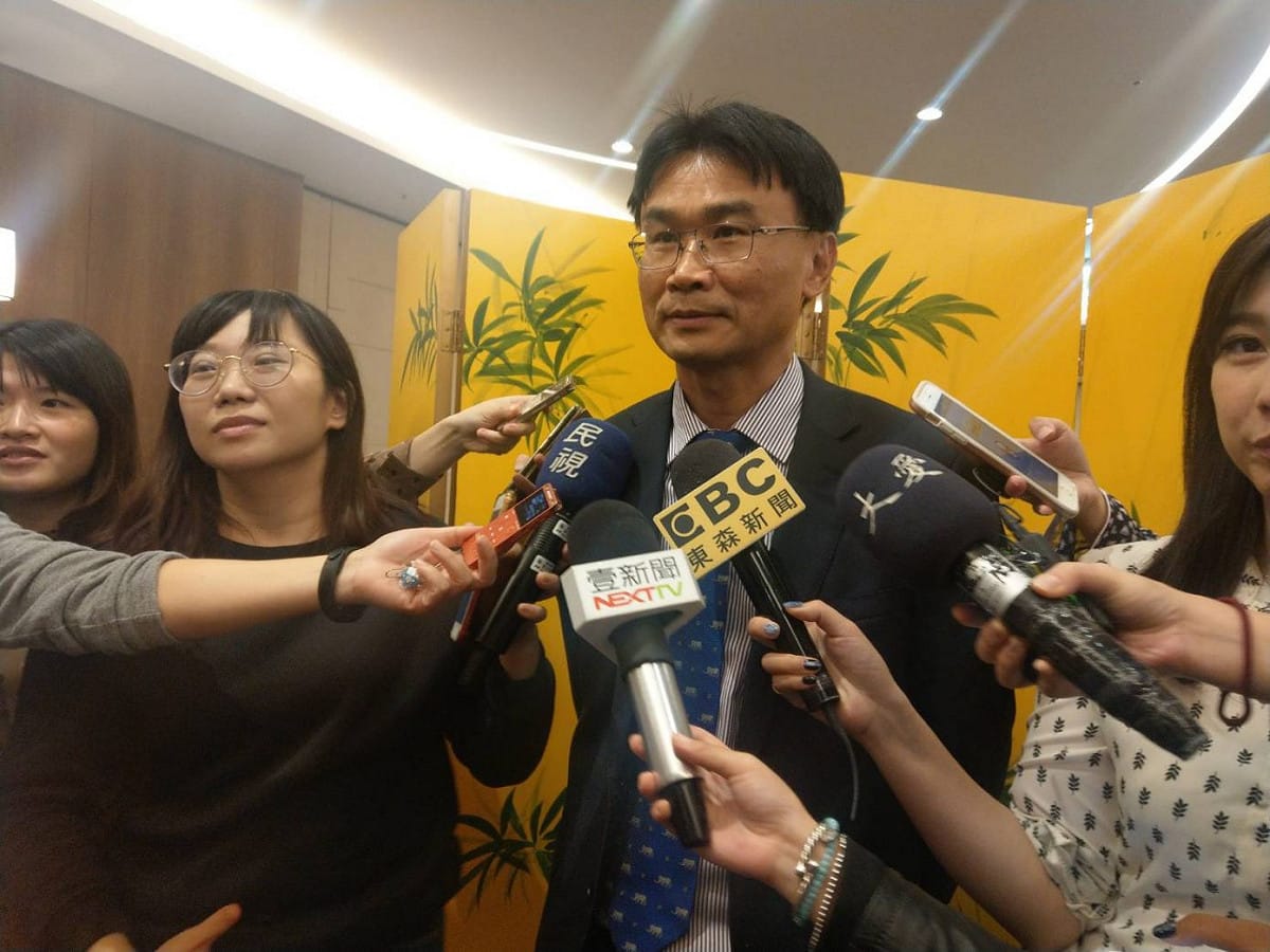農委會主委陳吉仲說，防疫會繼續加派人力。 圖／記者陳俐穎攝