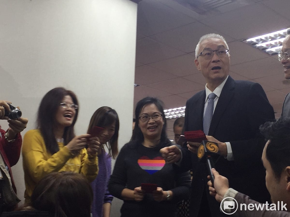 首先吳敦義到黨中央6樓的中投公司。 圖：趙婉淳／攝