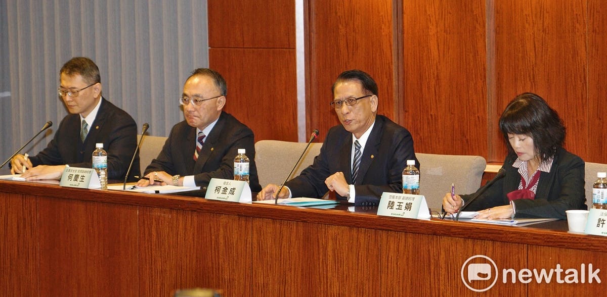 長榮航空發言人柯金成說明事件始末。 圖：張良一/攝