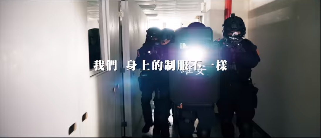 國防部發言人臉書1日發出一段影片，把國軍、警察、消防、海巡全部「同框」。 圖：翻攝國防部發言人臉書