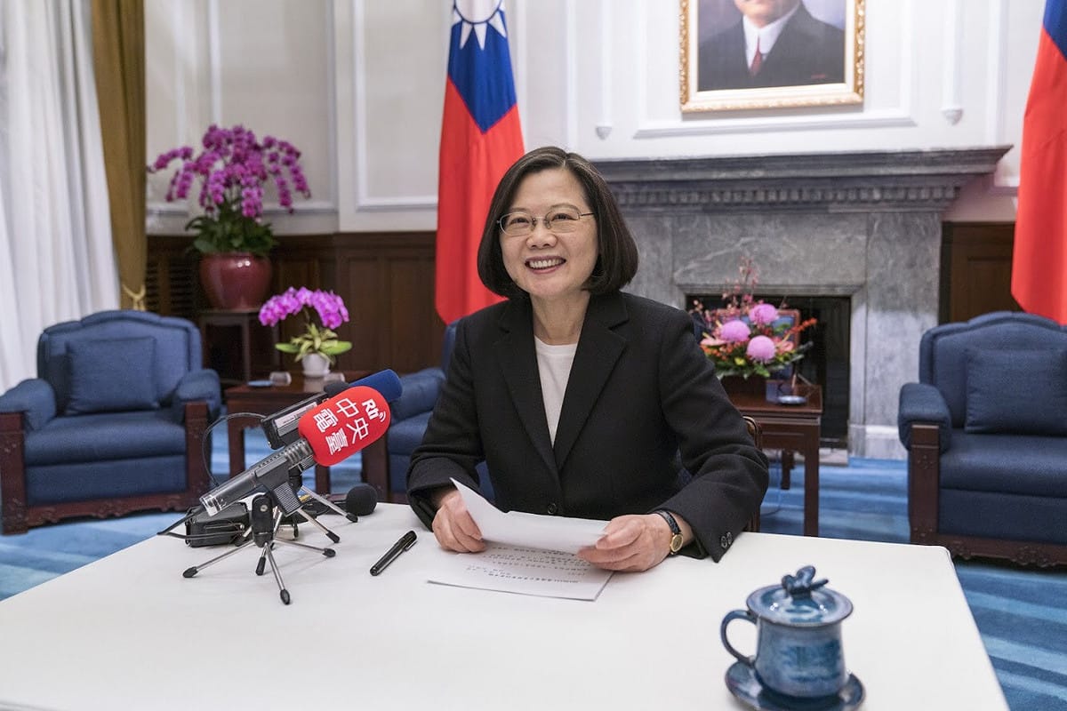 總統蔡英文行程滿檔，預計初一到初四狂掃15縣市發放福袋。 圖：總統府提供。
