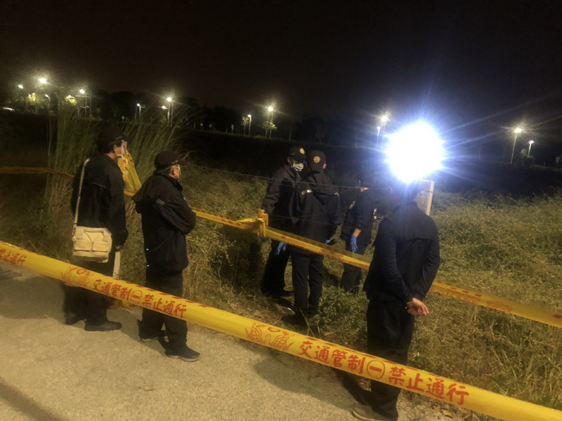 警方昨天在台南市東區找到張女駕駛的白色汽車，汽車已被清洗乾淨，警方認定張女可能遇害，鎖定張女的吳姓同居男友涉有重嫌，將他拘提到案。 圖：翻攝自台南市警局第一分局