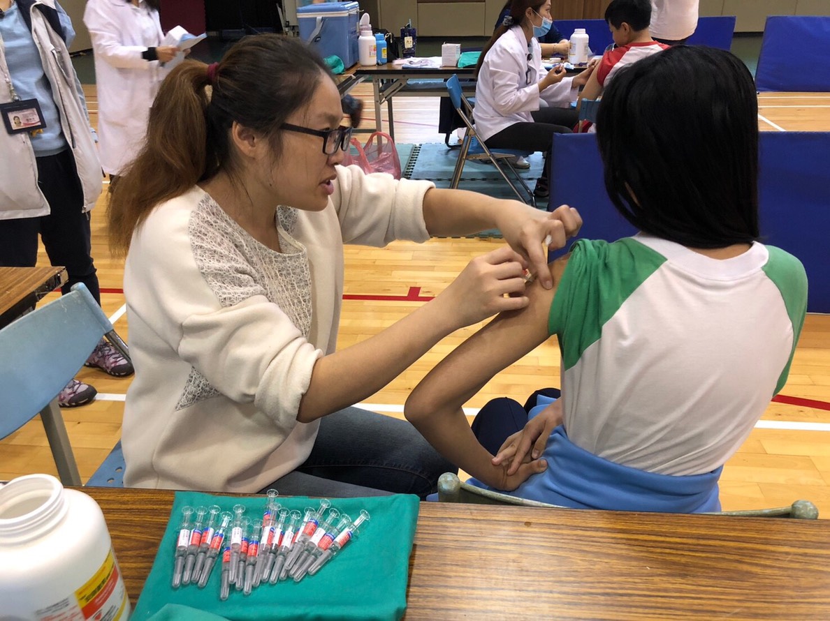 疾管署呼籲，民眾春節出遊，務必做好手部衛生與咳嗽禮節，如有發燒、咳嗽、流鼻水等類流感症狀，一旦有呼吸困難、發紺、意識改變等流感危險徵兆，應盡速至大醫院就醫。 圖：nownews提供