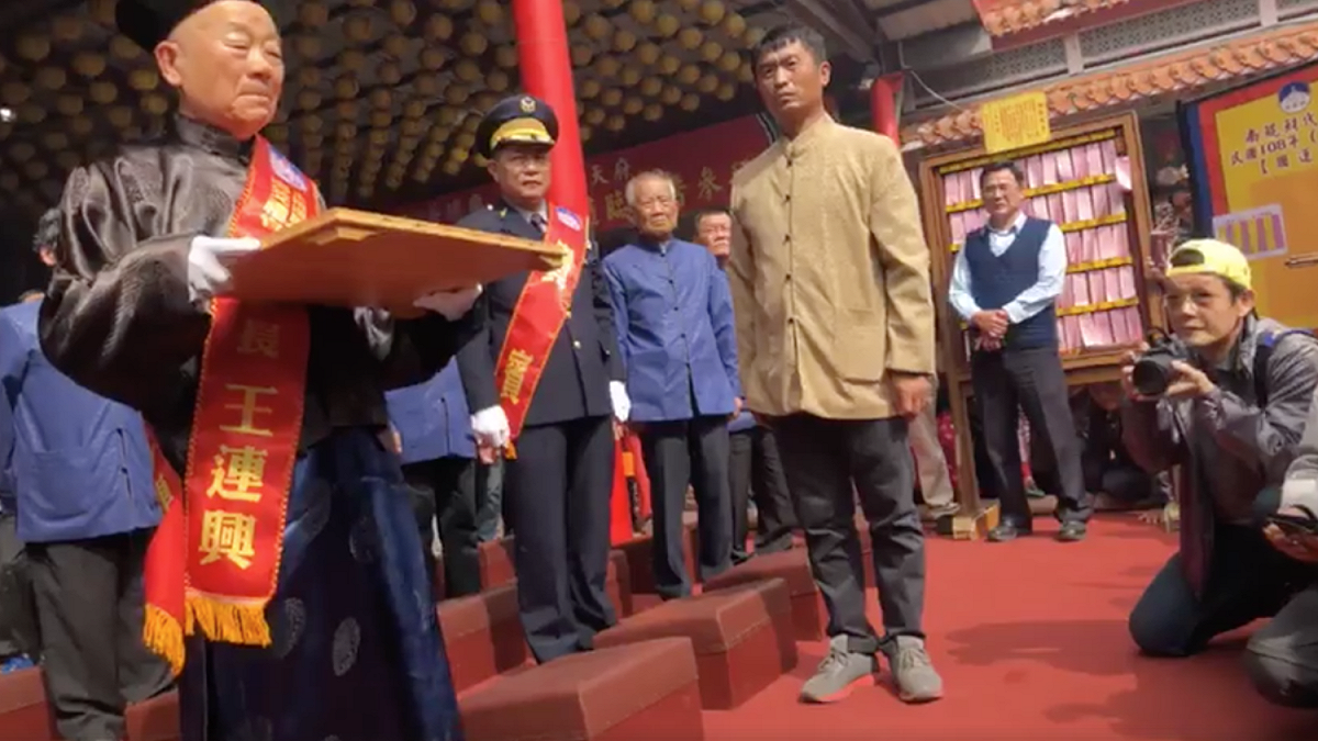 南鯤鯓代天府求籤。 圖：翻攝自南鯤鯓代天府臉書粉絲頁