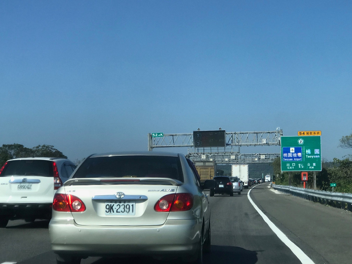 初三出遊與北返工作崗位車潮恐延車達140萬車公里，創史上新高。 圖：葉宜哲/攝