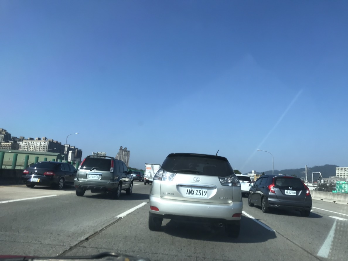 初三出遊與北返工作崗位車潮恐延車達140萬車公里，創史上新高。 圖：葉宜哲/攝