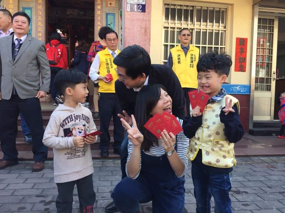 卓冠廷表示，總之，能多點時間陪伴家人，就是最好的事情。新的一年，這個家也有一位新成員豬小妹要來報到了，希望大家都健康快樂，平平安安。 圖：翻攝自卓冠廷臉書