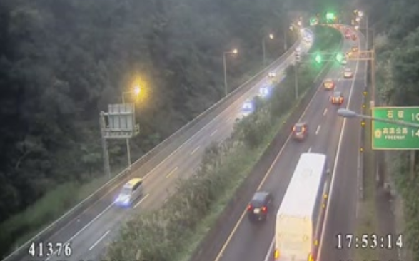 國到5號壅塞車況一度造成主線回堵9公里，高公局坪林行控中心表示，恐怕會塞到半夜。 圖：翻攝自 高公局