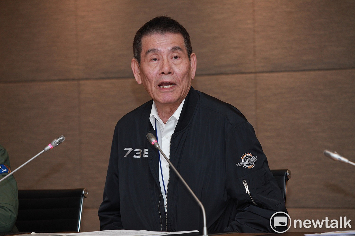 華航公司組經理謝世謙表示針對機師罷工，公司已啟動緊急應變機制，今天大約可維持9成運量，受影響航班約20班次，影響旅客約4千人。 圖：林昀真／攝
