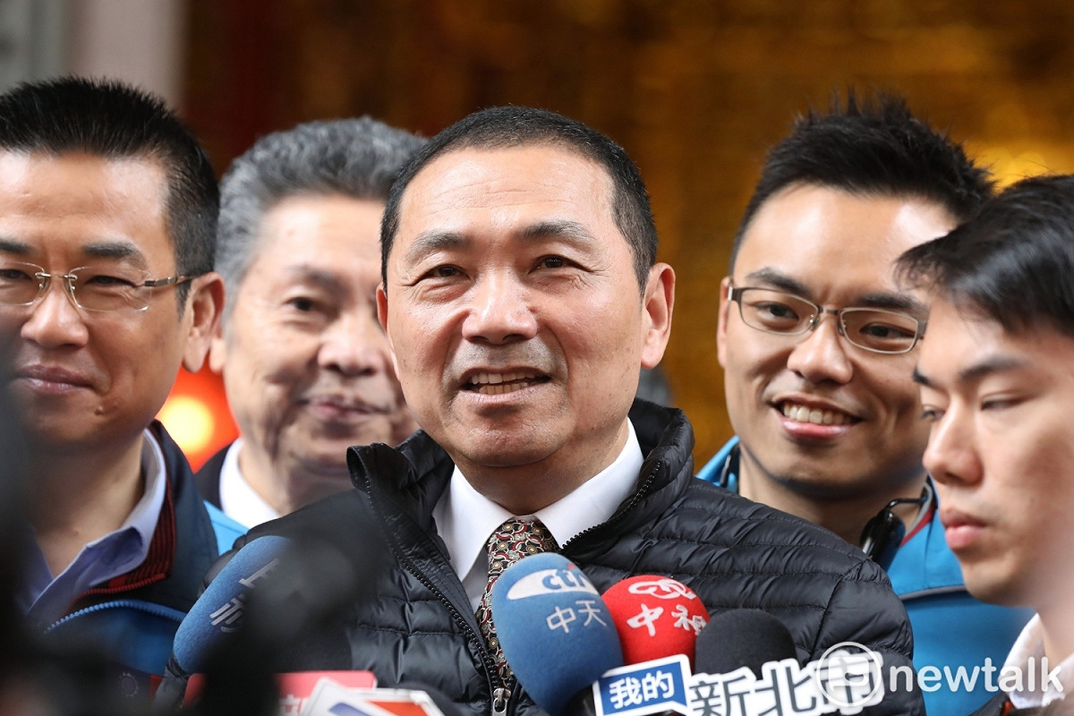 侯友宜說，華航勞資雙方應該坐下來好好協商，一切應以照顧消費者最大權益，對於春節期間發動罷工，他認為「不可取」。 圖：林昀真／攝