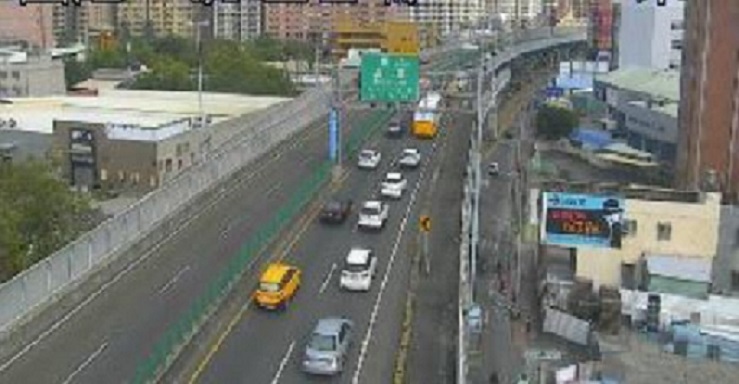 高公局預估收假日車潮仍多，鼓勵民眾改走替代道路北返。 圖：翻攝自 高速公路1968
