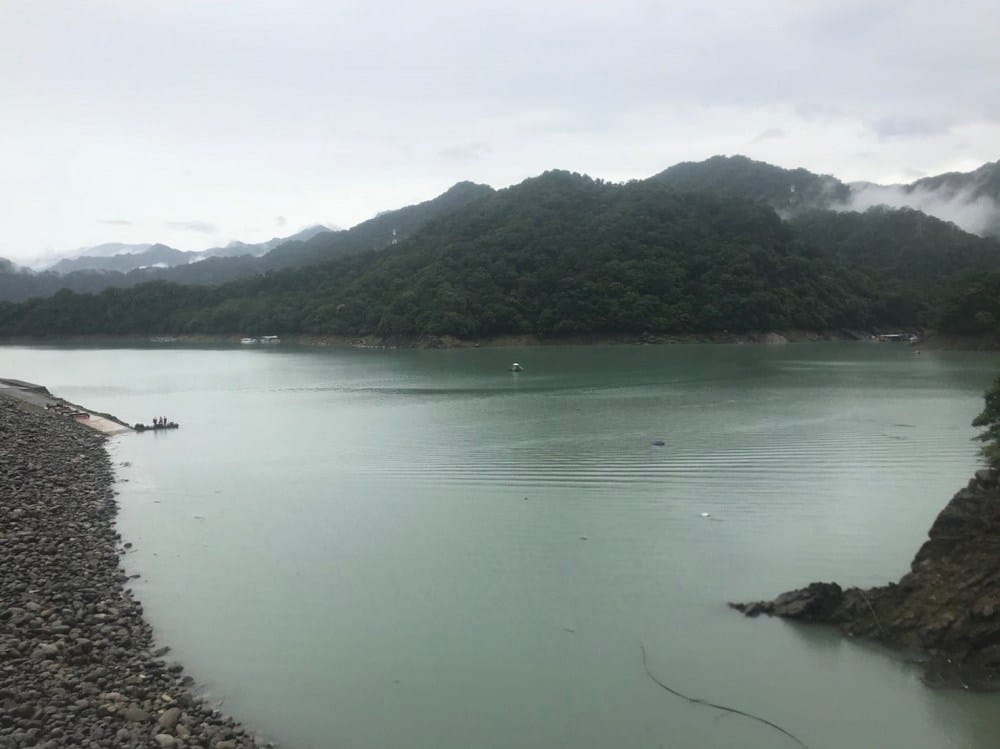 新竹水情日前發出警報，但幸好今年首波春雨及時來報到，替供應新竹地區的水庫增添不少甘霖。 圖／水利署提供。