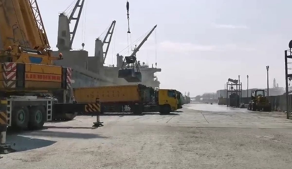 針對台中港遭指為台中空汙漏洞，環保局指出，已將台中港區內碼頭裝卸區域列為空汙專案稽查熱點。 圖：台中市政府／提供（資料照片）