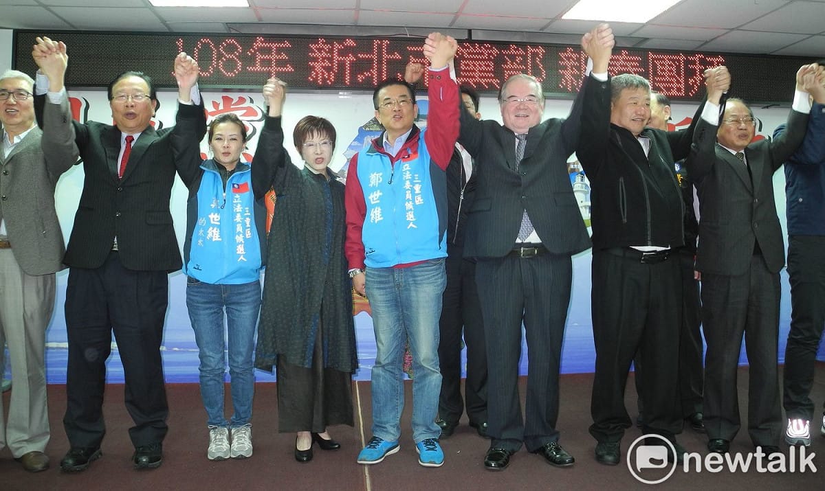 國民黨新北市黨部新春團拜時，也為三重立委補選候選人鄭世維造勢拉票。  圖：王峻昌/攝