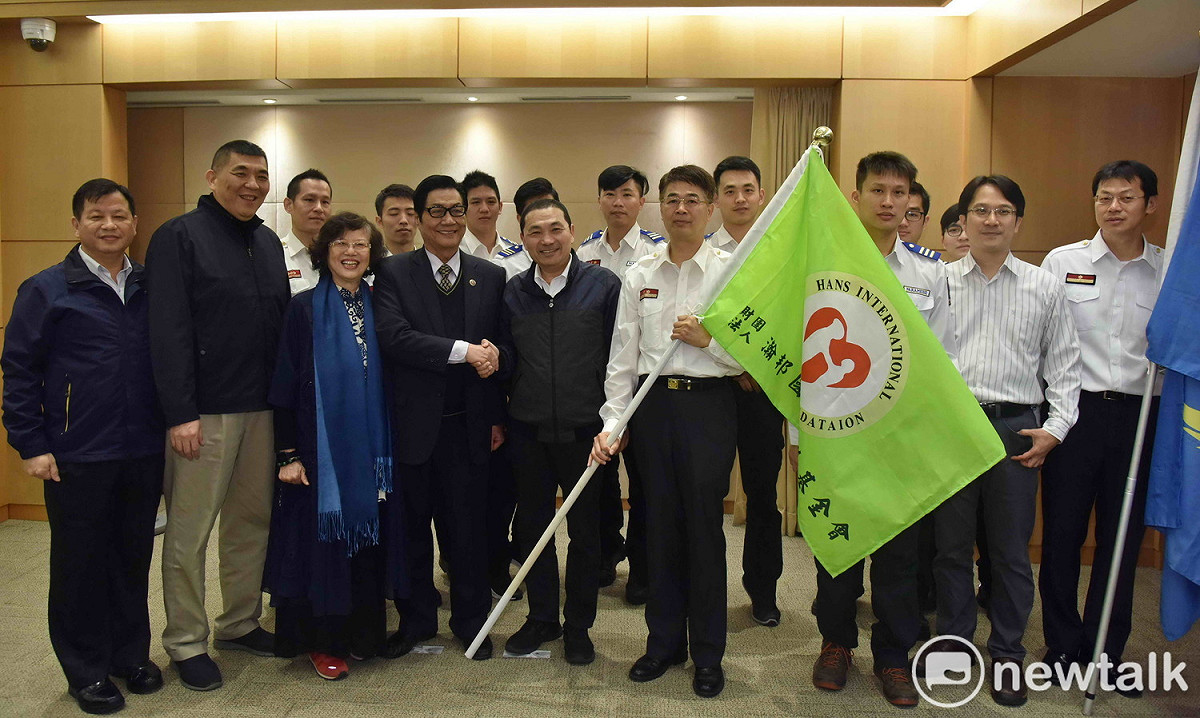新北市消防局組隊赴美國參加「2019年JEMS緊急救護競賽」，由市長侯友宜授旗，也成為亞洲首次參與該競賽的城市。 圖：王峻昌/攝