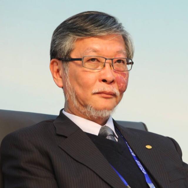 文化大學法律系教授邱駿彥13日以「華航機師罷工的中間感想」為題發文，提出4項看法。 圖：翻攝邱駿彥臉書