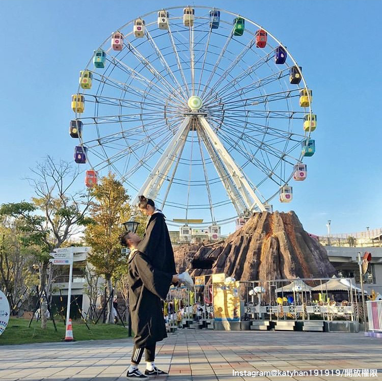 「兒童新樂園」除了是小朋友的玩樂天堂，也是情侶們約會的好選擇。 圖：翻攝自instagram katyhan191919／開放權限