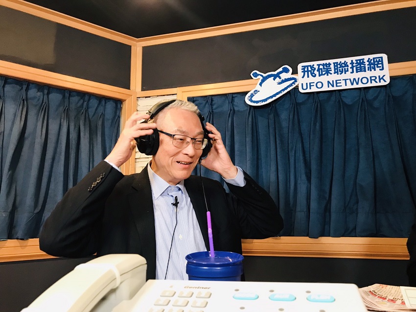 國民黨主席吳敦義14日接受「飛碟早餐」廣播專訪。 圖：趙婉淳／攝