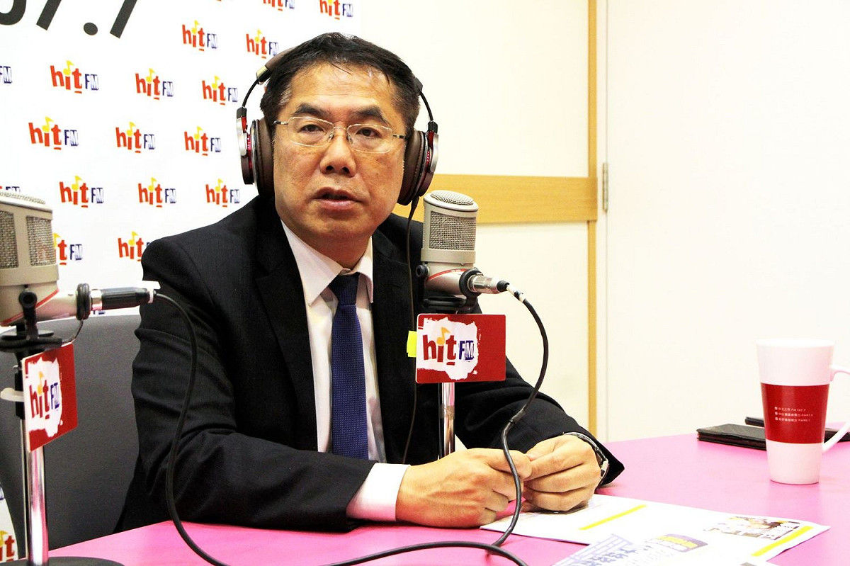 台南市長黃偉哲受媒體專訪，坦言上任至今每天都在「拆解炸彈」，不斷的危機處理。 圖：Hit Fm《周玉蔻嗆新聞》/提供