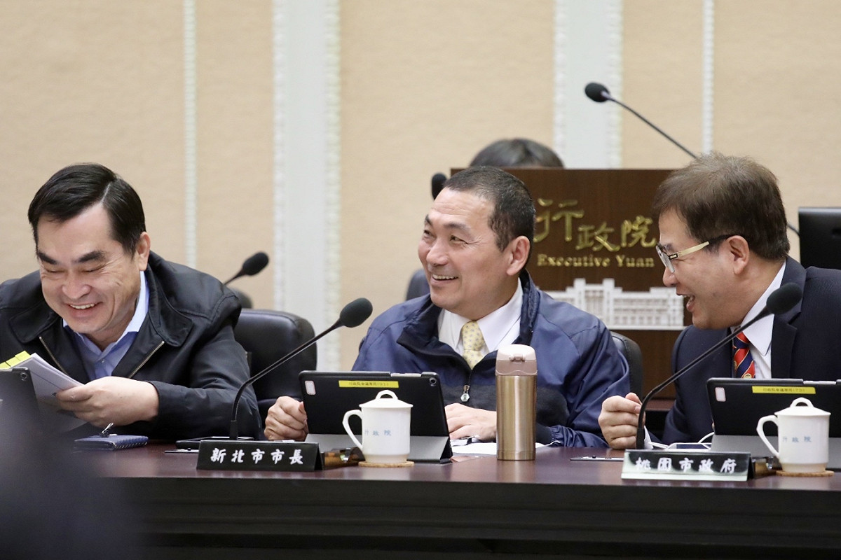新北市長侯友宜今日出席行政院會，針對基層警消員額成長、增加地方財政負擔，要求中央補助人事費。 圖：新北市政府/提供