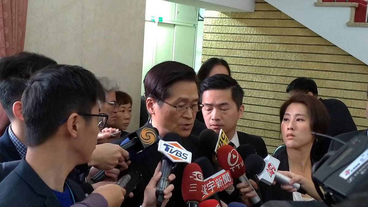 國防部長嚴德發今天上午到立法院接受政黨總質詢。 圖：陳佩君／攝