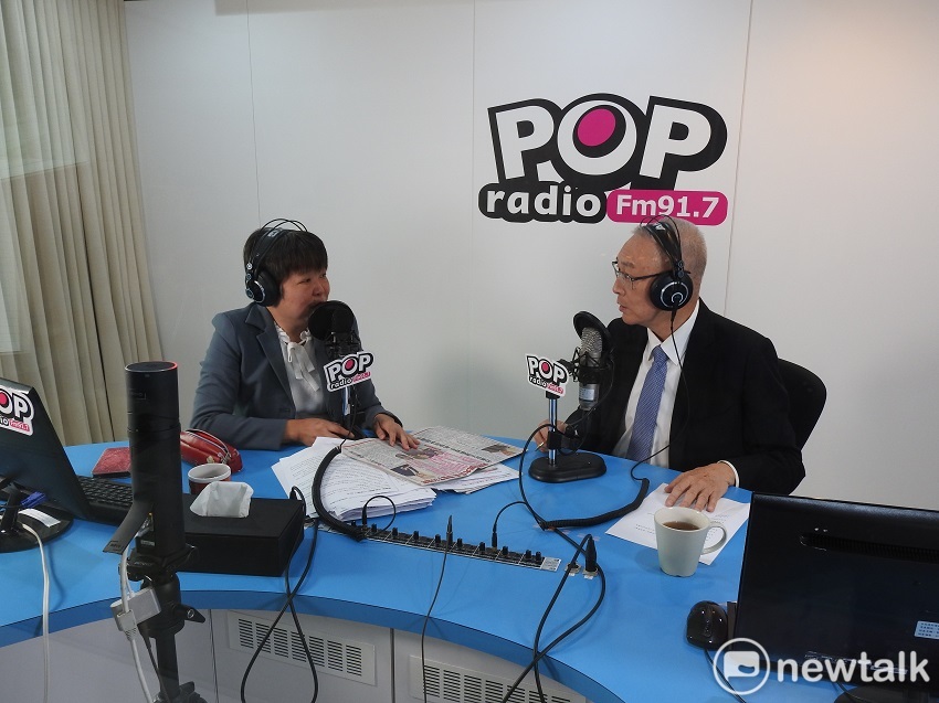 國民黨主席吳敦義今天接受「POP搶先爆」廣播專訪。 圖：趙婉淳／攝