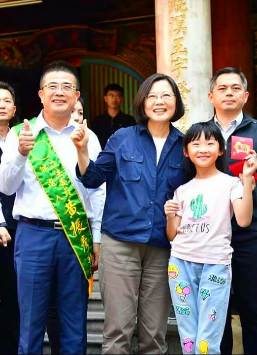 小英總統春節期間到鹿港拉抬黃振彥聲勢。 取自黃振彥臉書