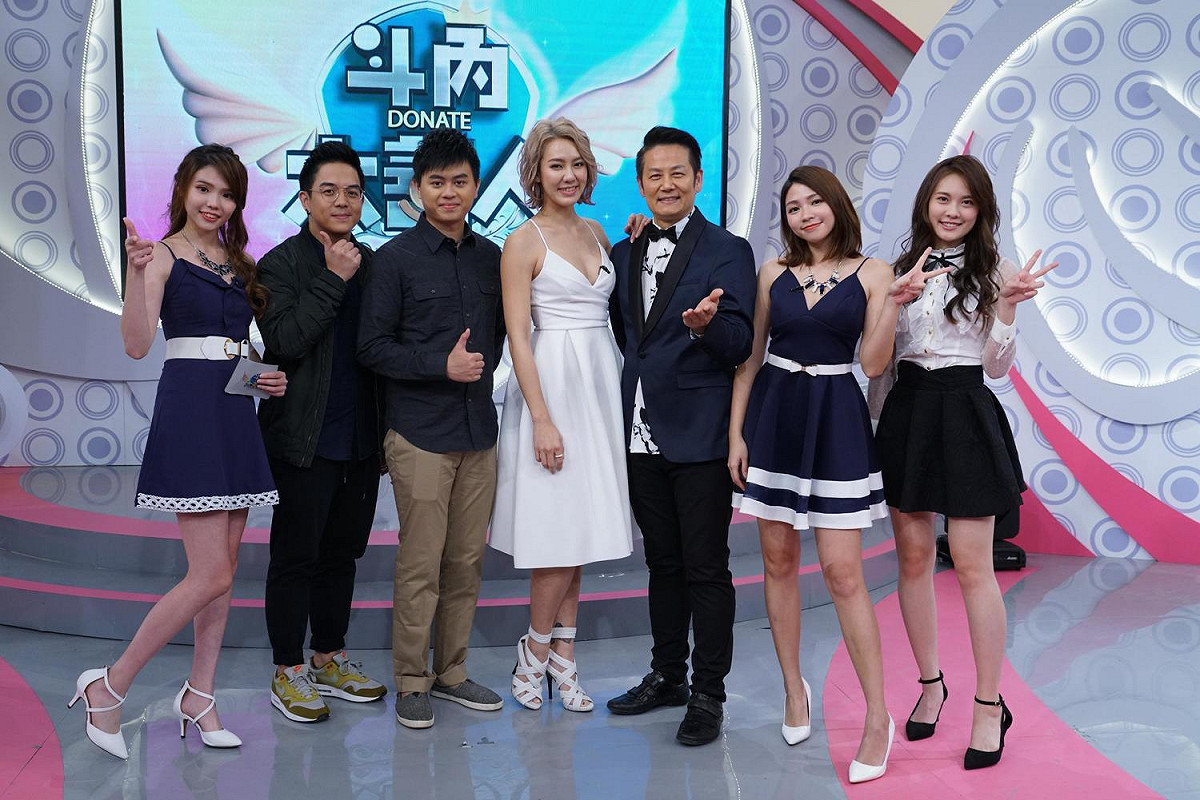 本集來賓合影，左起：Zoe、6tan、小夜夜、劉雨柔、徐乃麟、曾智希、小葵。 圖：狼谷競技台/提供
