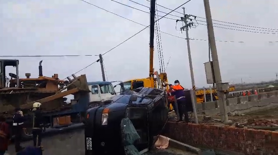 嘉義嚴重車禍！拖板車撞廂型車造成一死一重傷。 圖/嘉義消防局提供